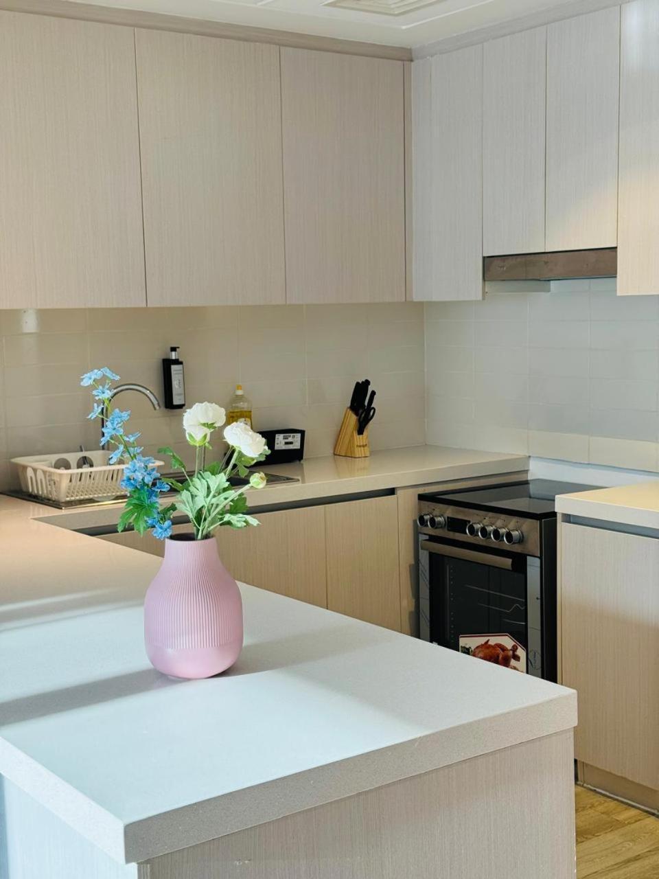 The Hive Retreats In Yas Island Apartment อาบูดาบี ภายนอก รูปภาพ